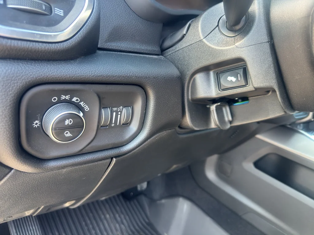 New 2026 Bright White Clear-Coat Exterior Paint RAM Laramie image 22