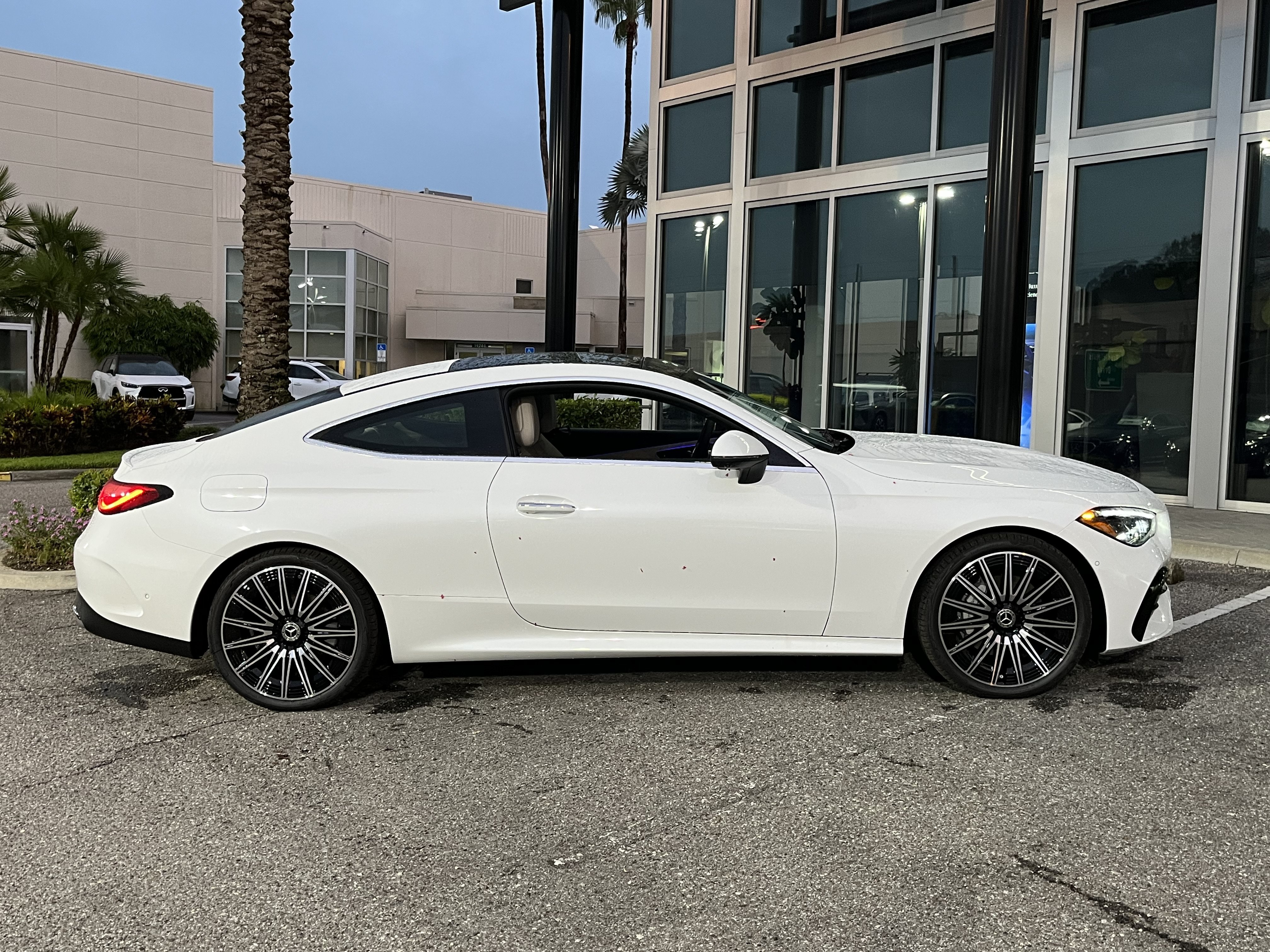 New 2026 MANUFAKTUR Moonlight White Metallic Mercedes-Benz CLE 300 image 8
