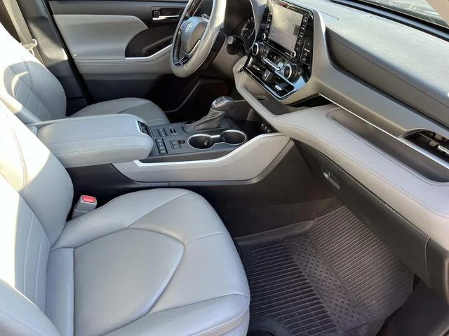 Used 2021 Black Toyota XLE image 25