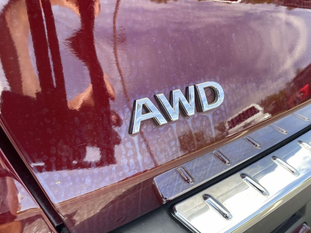 Used 2023 Red INFINITI LUXE image 8