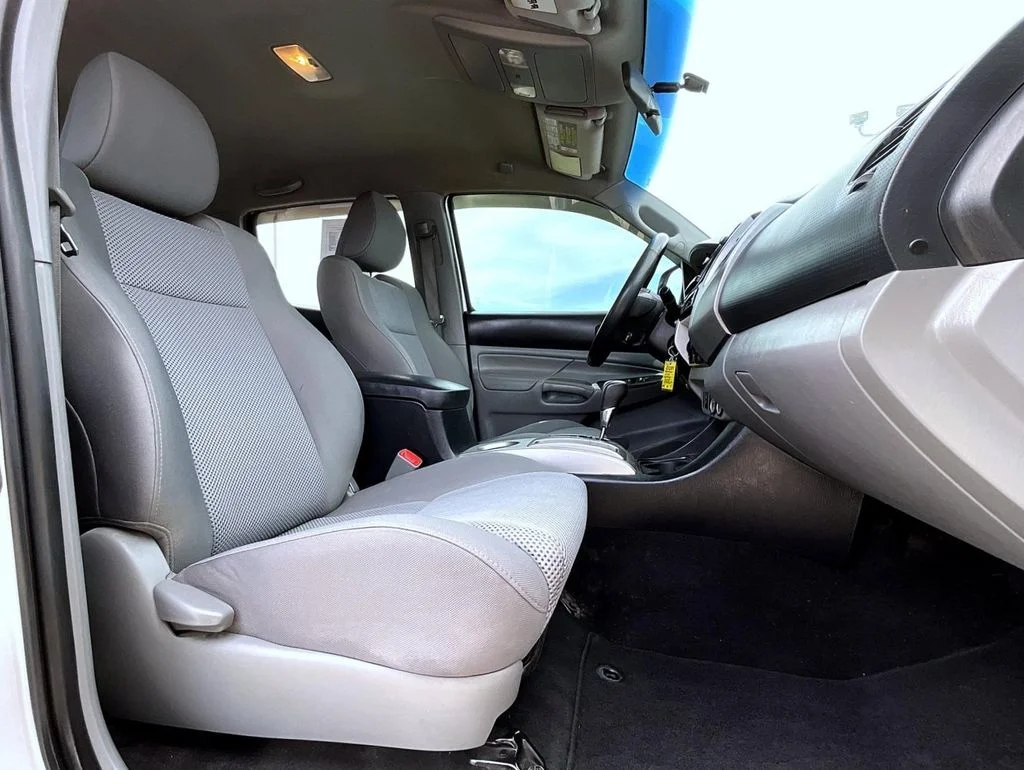 Used 2014 White Toyota Base image 14