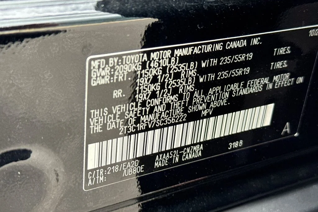 Used 2025 Black Toyota XLE Premium image 33