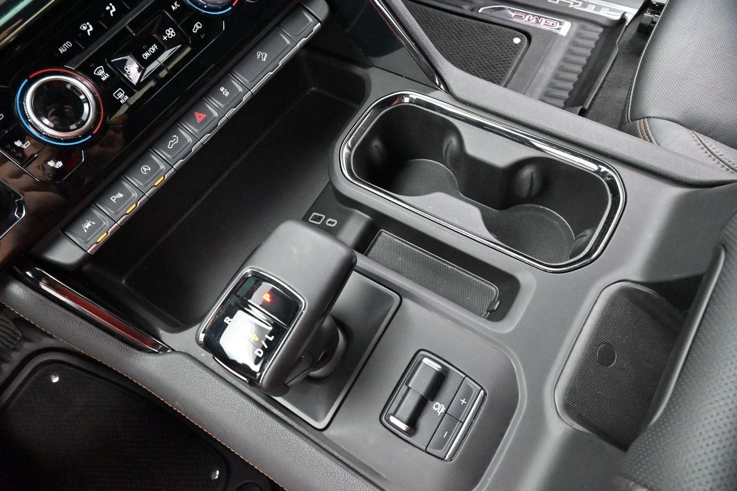 Used 2024 Sterling Metallic GMC AT4 image 25