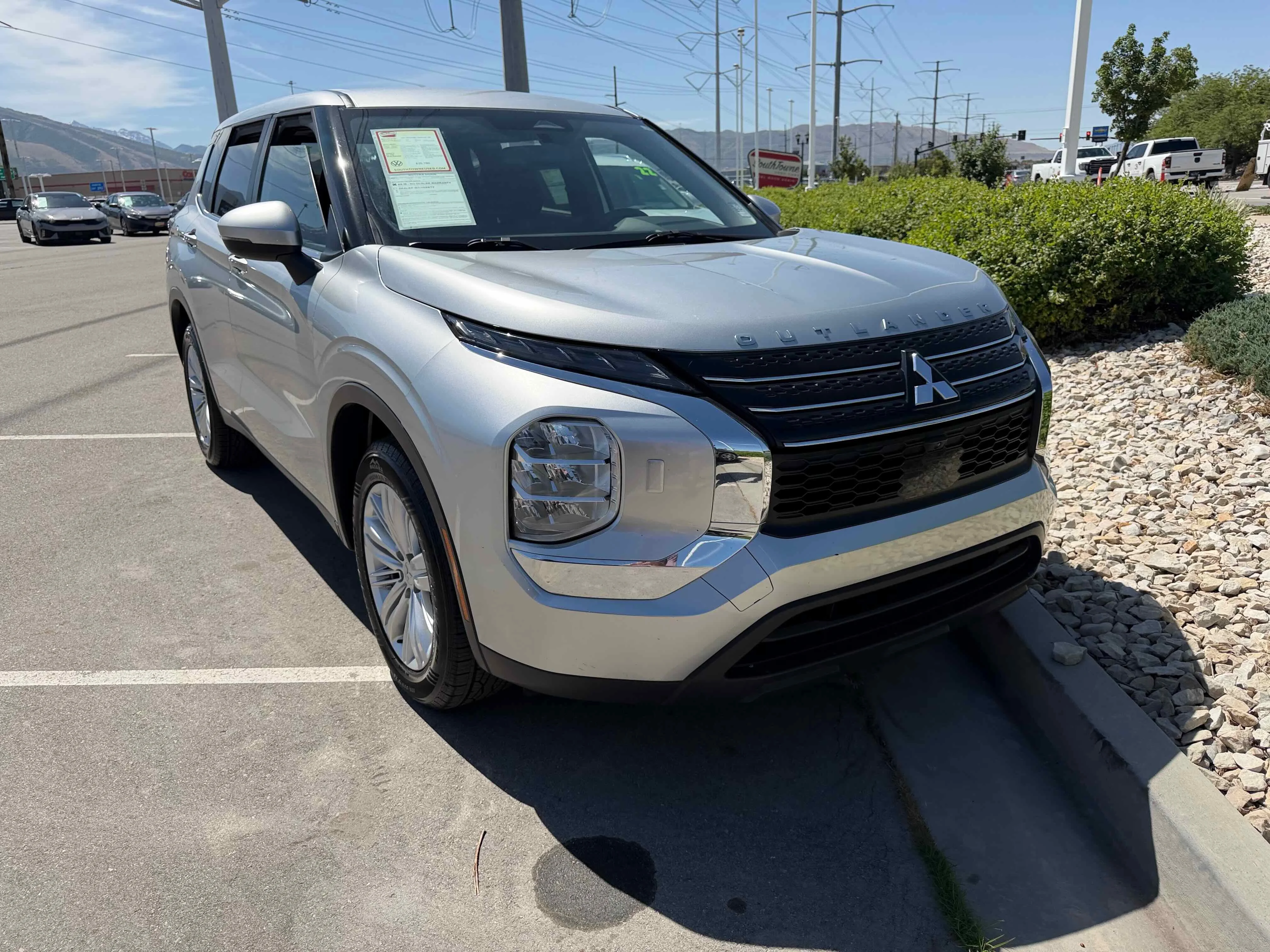 Used 2024  Mitsubishi ES image 9