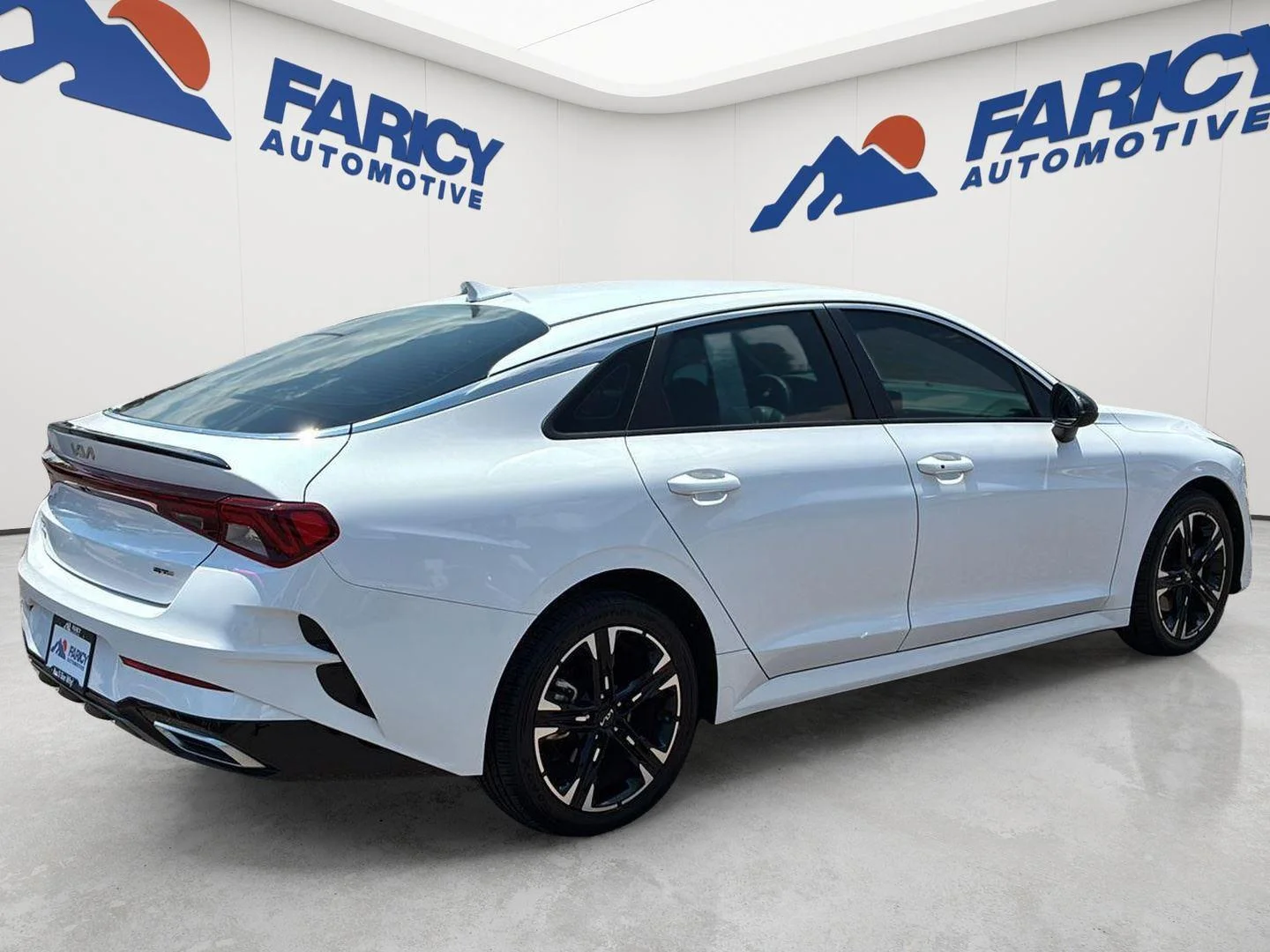Used 2024 Glacial White Pearl Kia GT-Line image 4