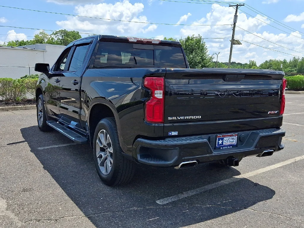Used 2020 BLACK Chevrolet RST image 9