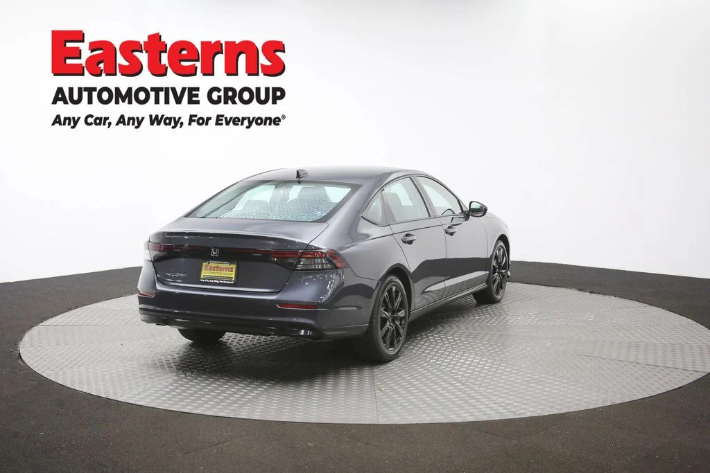 Used 2025 Gray Honda SE image 39