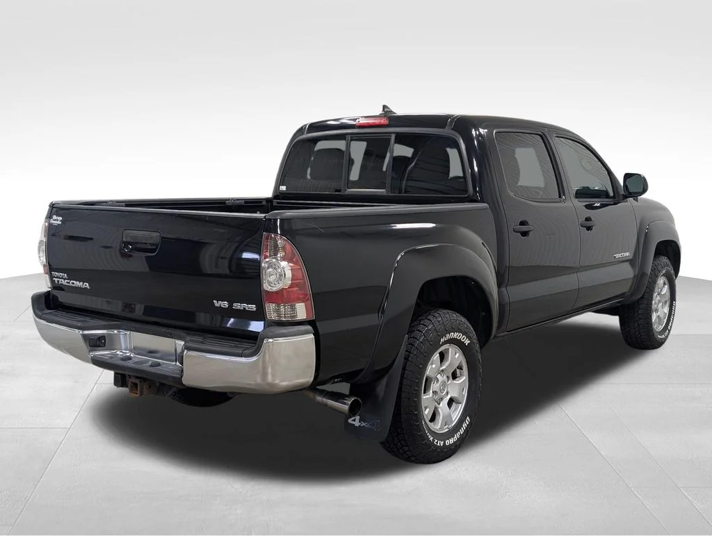 Used 2015 Black Toyota Base image 18