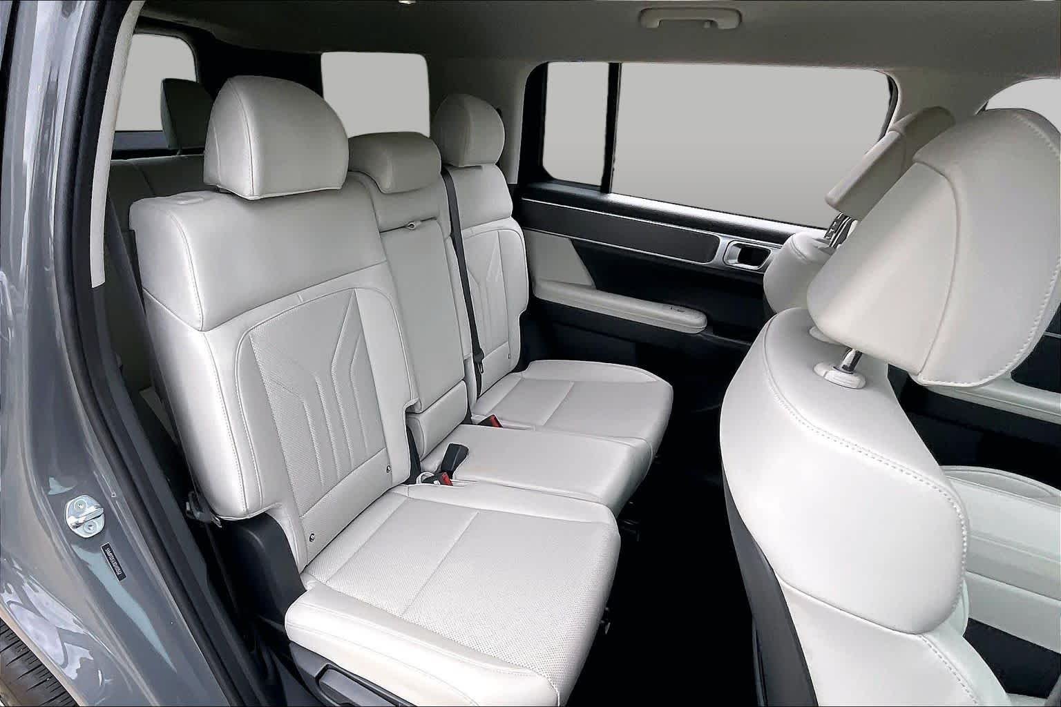 Used 2025 Hampton Gray Hyundai SEL image 18