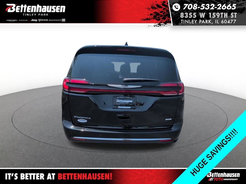 New 2026 Diamond Black Crystal Pearl-Coat Exterior Paint Chrysler Select image 6