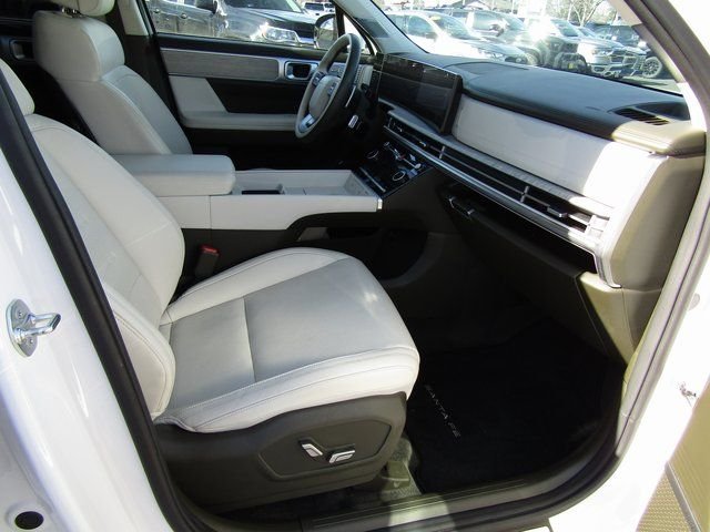 Used 2025 White Hyundai Calligraphy image 15