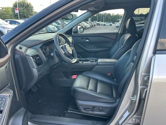 Used 2022 Gold Nissan SL image 25