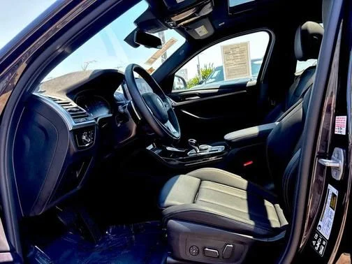 Used 2025 Gray BMW xDrive30i image 9