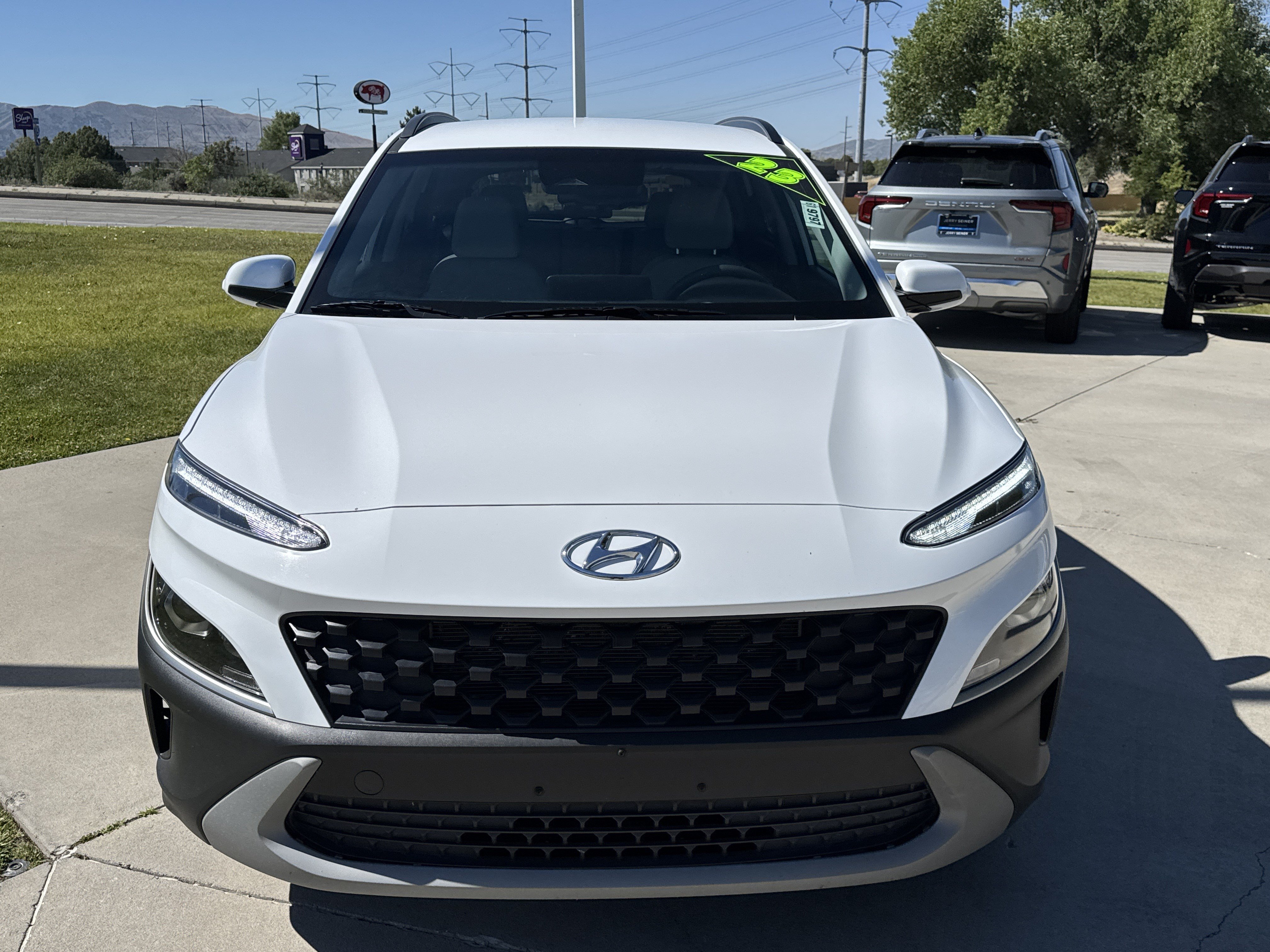 Used 2023 White Hyundai SEL image 8