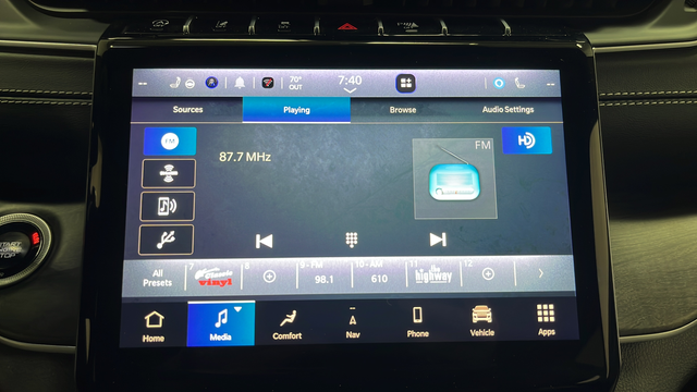 Used 2024 Diamond Black Crystal Pearlcoat Jeep Limited image 31