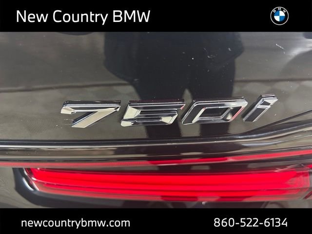Used 2022 Black Sapphire Metallic BMW 750i xDrive image 11