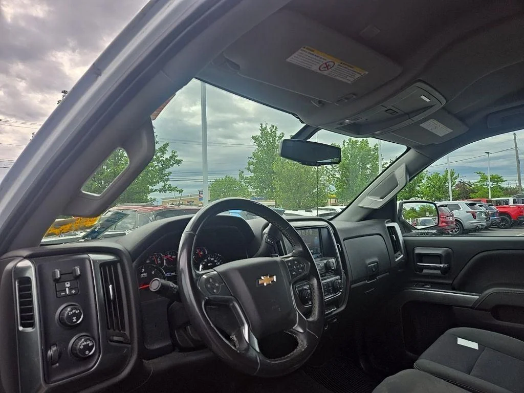 Used 2018 Summit White Chevrolet LT image 2