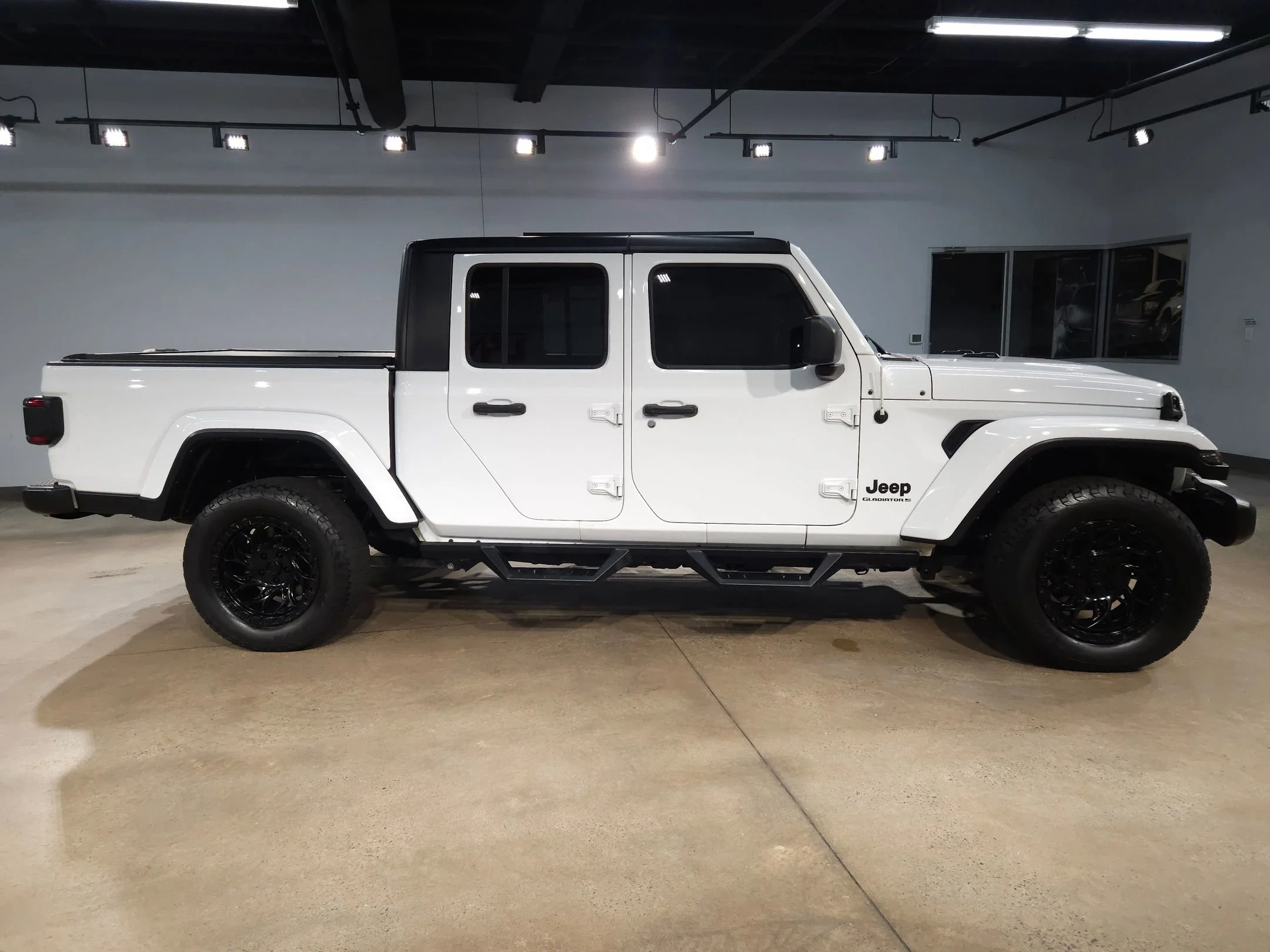 Used 2023 Bright White Clearcoat Jeep Sport S image 8