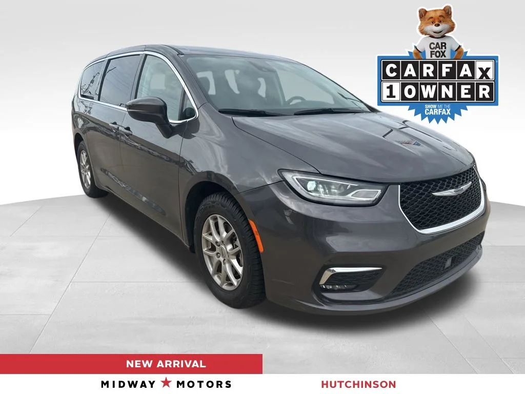2023 Chrysler Pacifica Touring L's photo