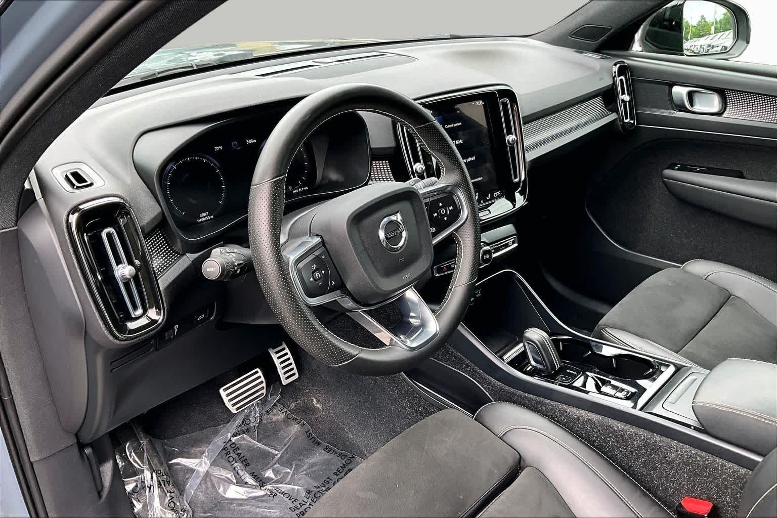 Used 2021 Thunder Grey Metallic Volvo R-Design image 17