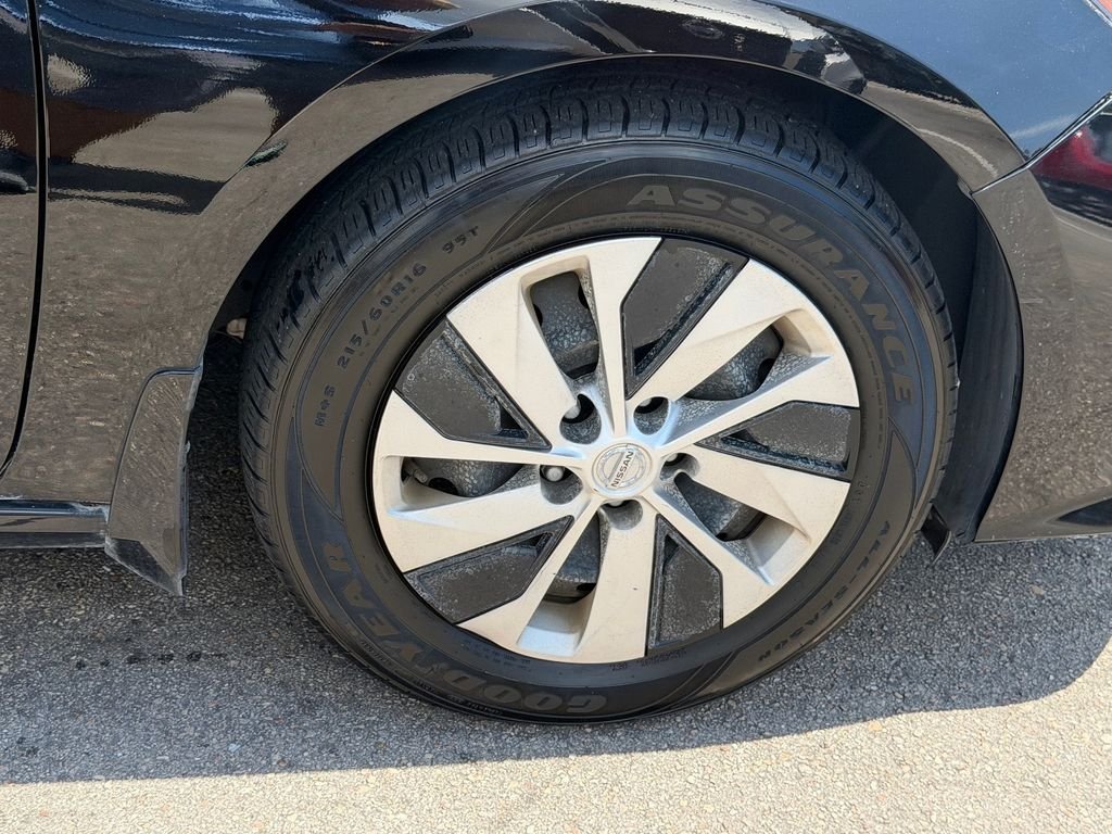 Used 2020 Black Nissan 2.5 S image 20