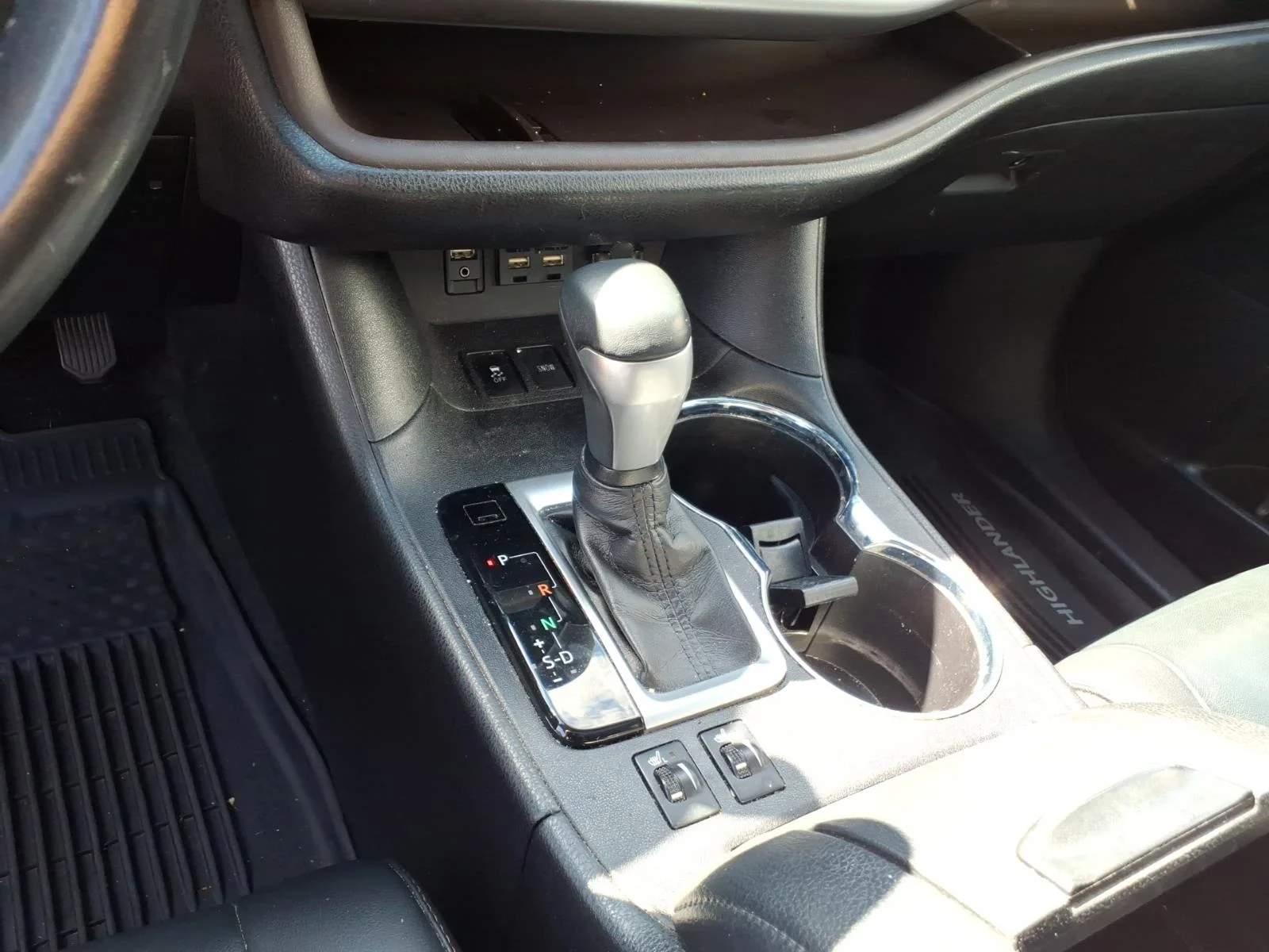 Used 2019 Celestial Silver Metallic Toyota XLE image 9