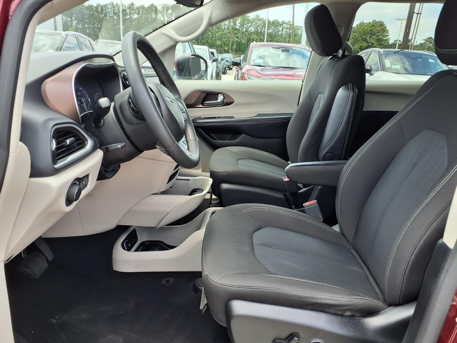 2023 Chrysler Voyager (fleet-only) LX - 11