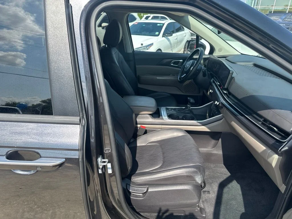 Used 2025 Gray Kia LXS image 25