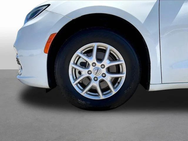 Used 2024 White Chrysler Touring L image 35
