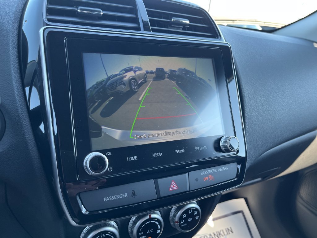 Used 2025 Silver Mitsubishi  image 18