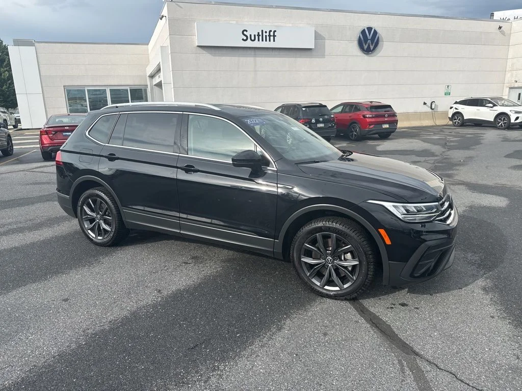 Certified Used 2022 Black Volkswagen 2.0T SE image 30