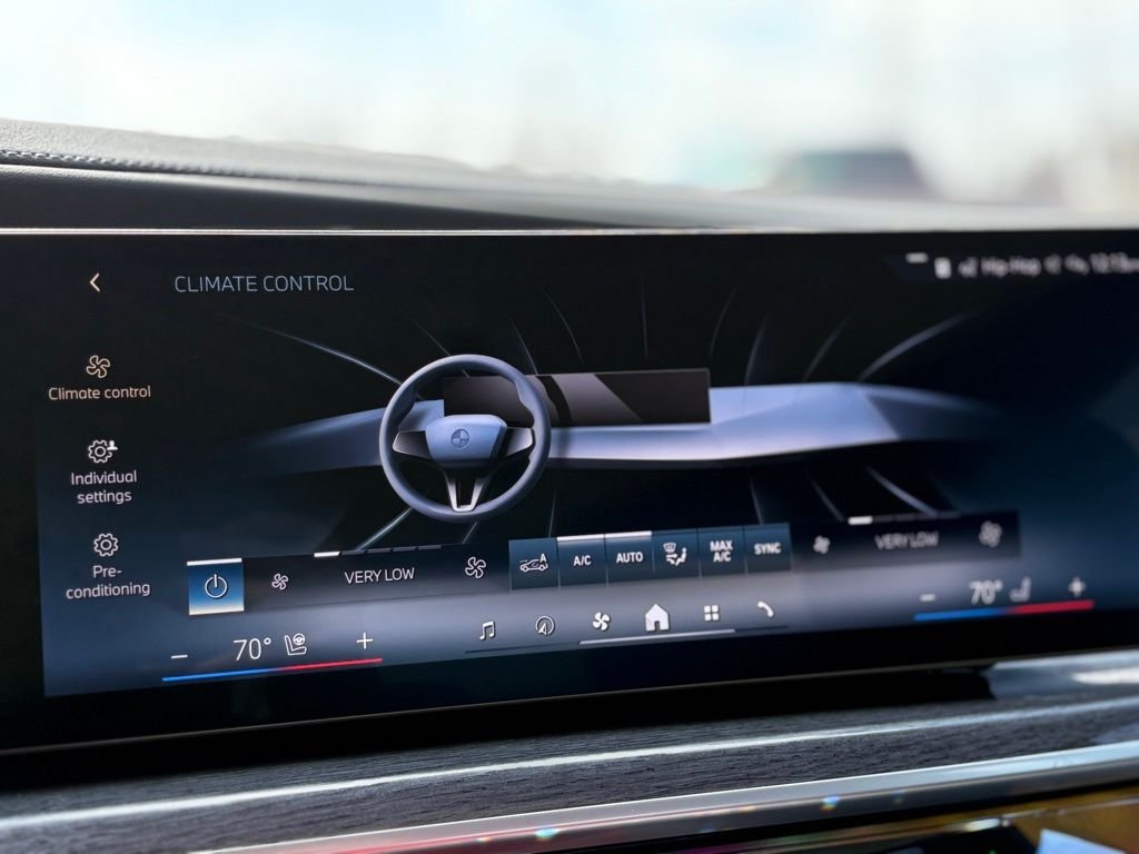 2025 BMW 7 Series 760i - Photo 10