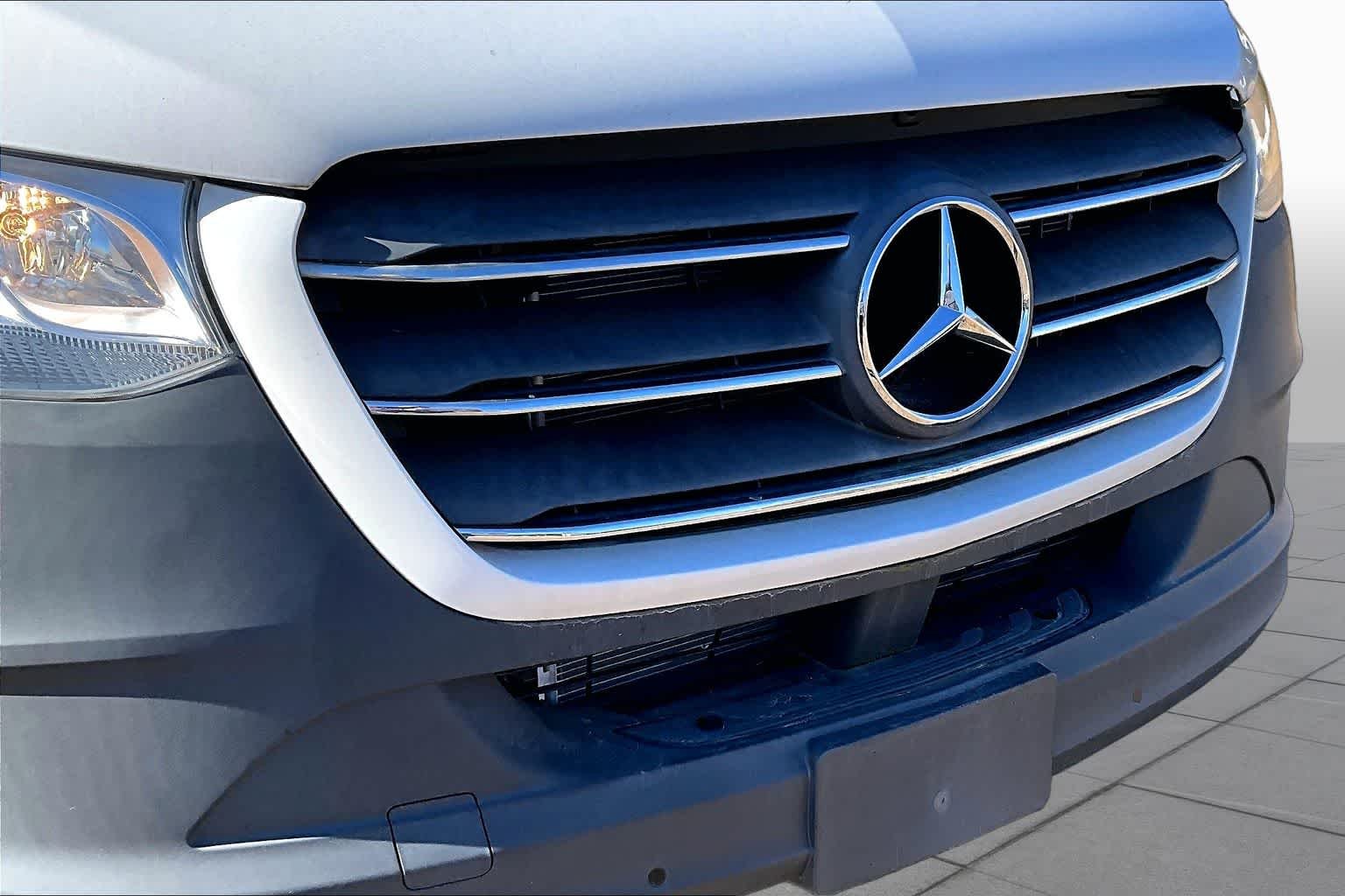 Used 2024 Arctic White Mercedes-Benz  image 29