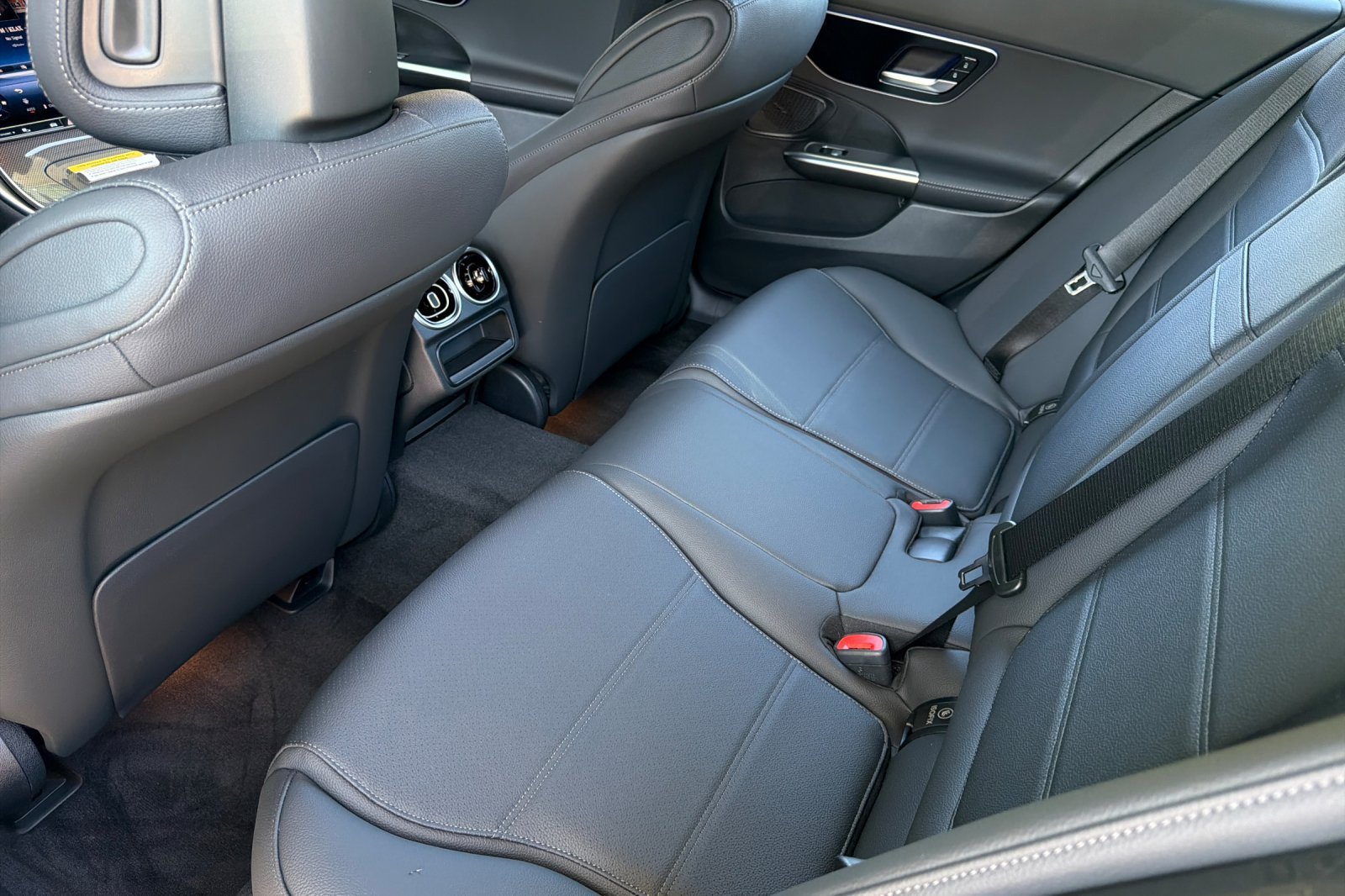 New 2026 MANUFAKTUR Alpine Grey Mercedes-Benz C 300 image 12