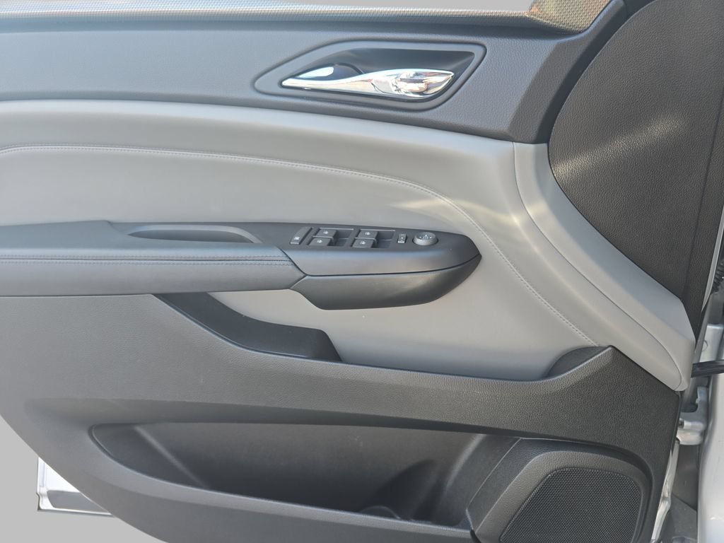 Used 2011 RADIANT SILVER METALLIC Cadillac Base image 26