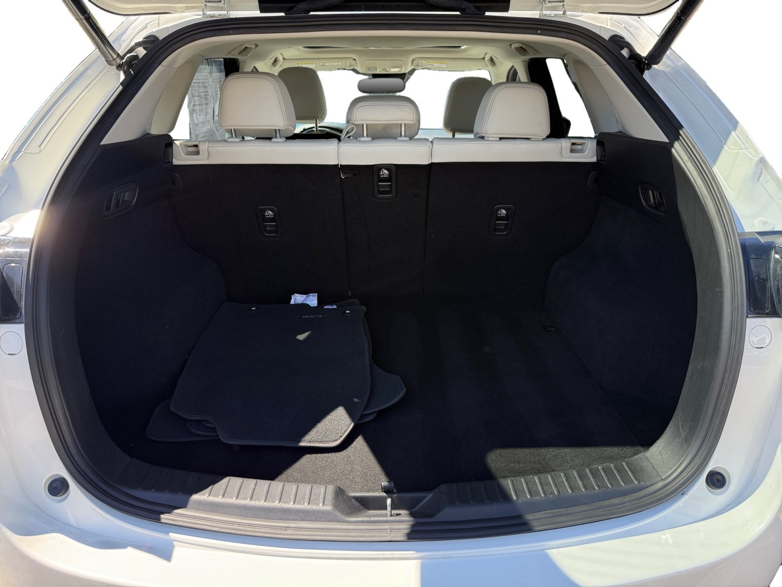 Used 2019 Snowflake White Pearl Mica Mazda Grand Touring image 17