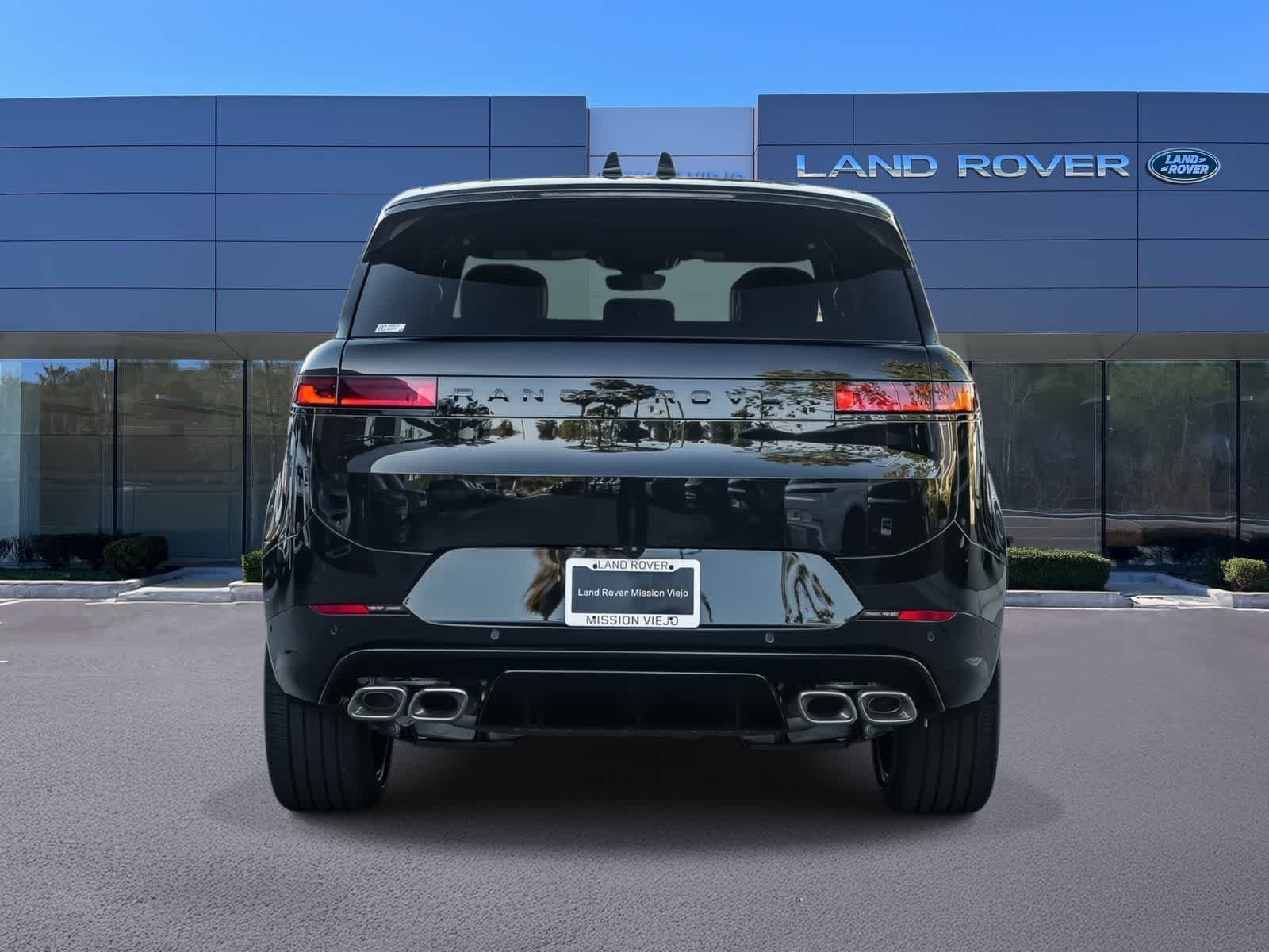 New 2026 Santorini Black Land Rover Dynamic SE image 5