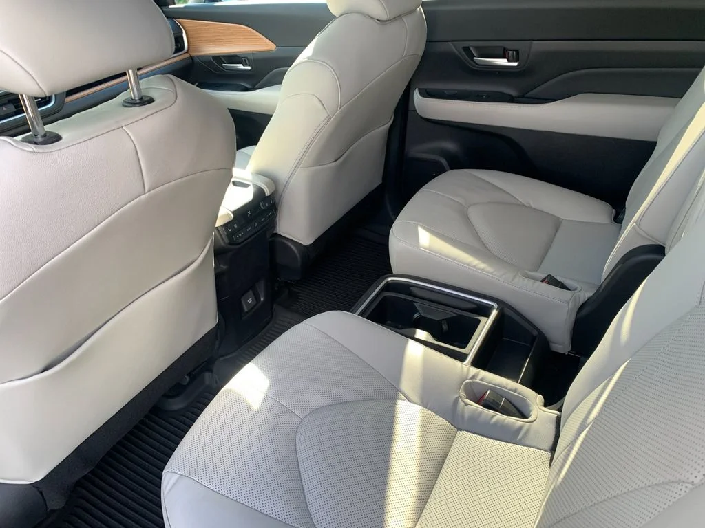 Used 2025  Toyota Platinum image 14