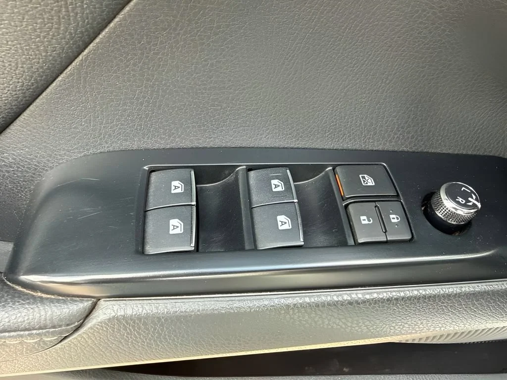 Used 2019  Toyota XSE image 28