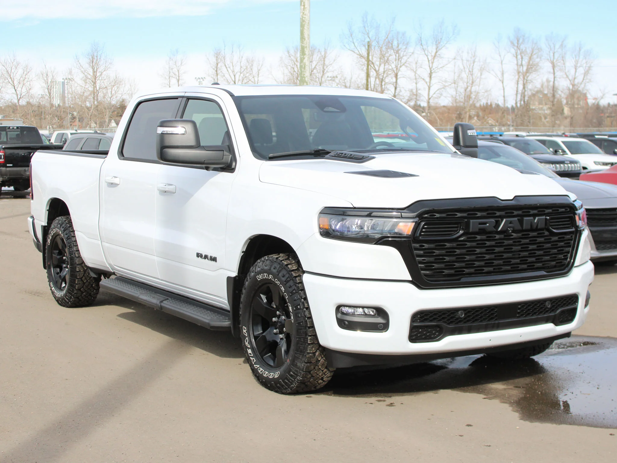 Certified Used 2025 White RAM Sport * Twin Turbo | 420 HP | Trailer Tow Group  | Night Edition | Heated Seats | Apple CarPlay image 9