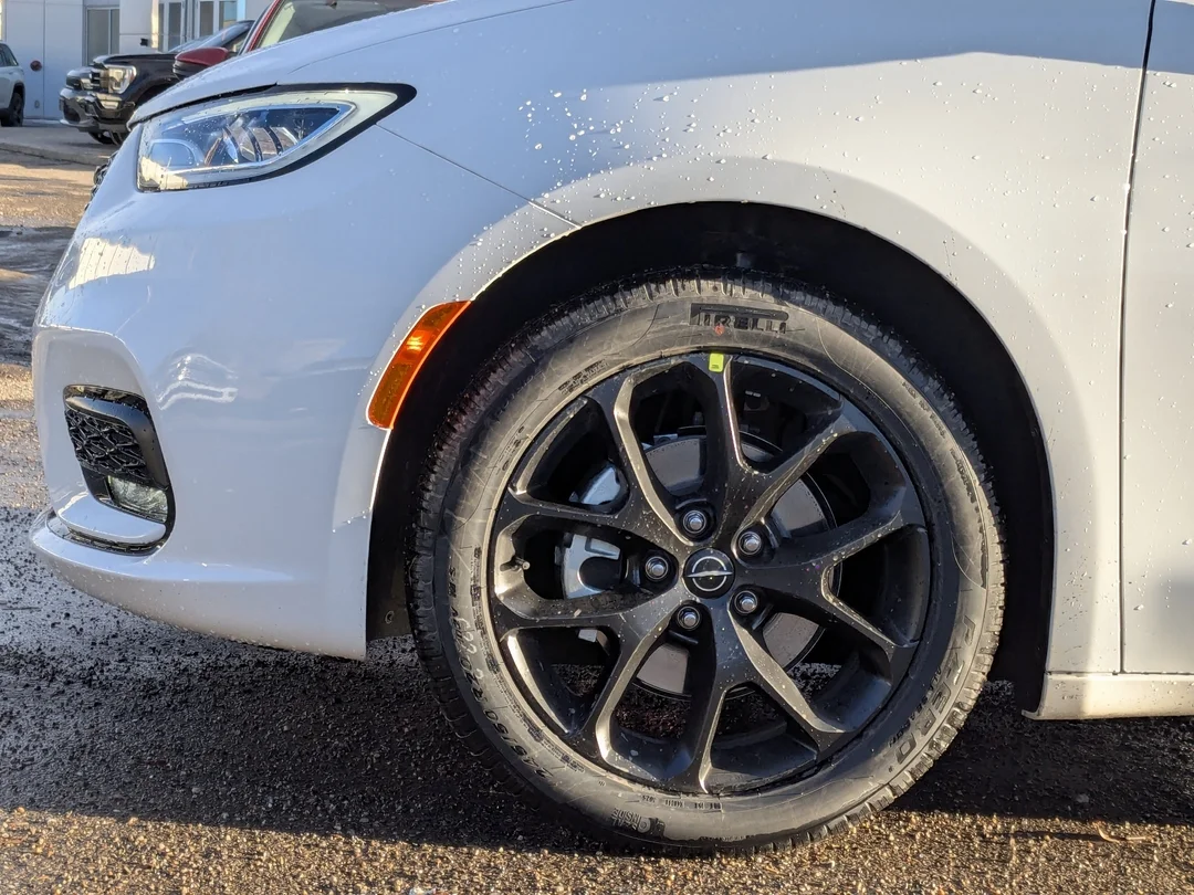 New 2026 White Chrysler Select - - FWD - Full Sunroof - S Appearance Package - 20 Foreshadow Wheels - Stow n Go & More! image 9