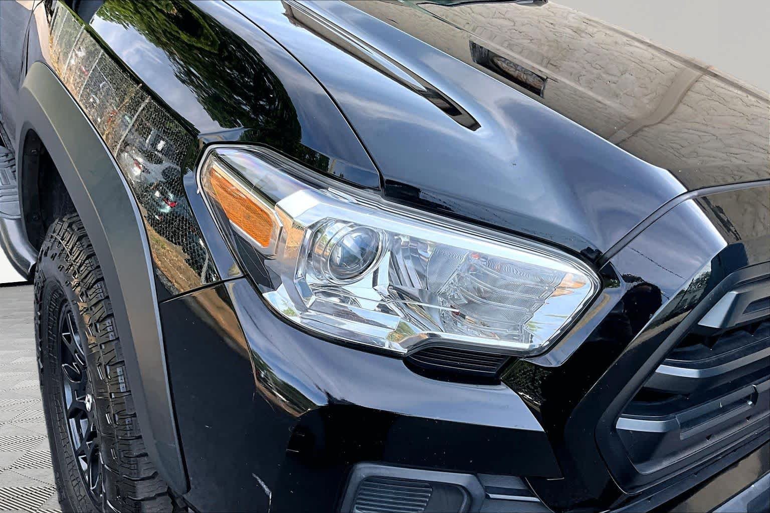 Used 2019 Midnight Black Metallic Toyota SR image 27