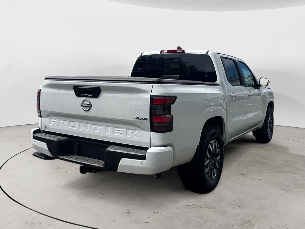 New 2026 Glacier White Nissan SV image 5
