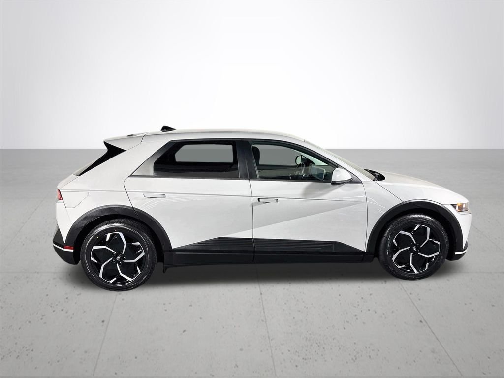 Used 2024 Gray Hyundai SEL image 5