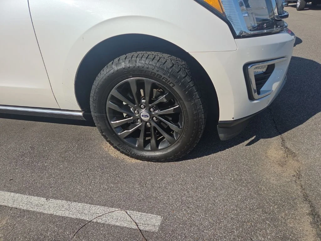 Used 2019 White Platinum Tri-Coat Metallic Ford Limited image 10