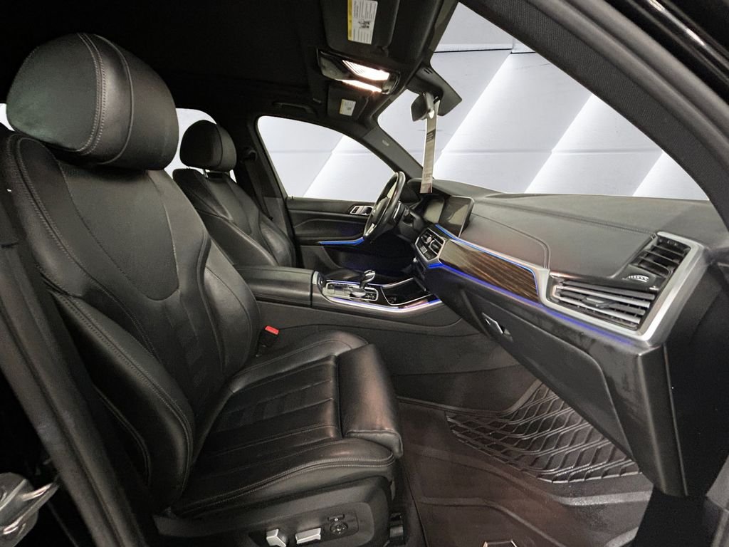 Used 2020 Black BMW sDrive40i image 13