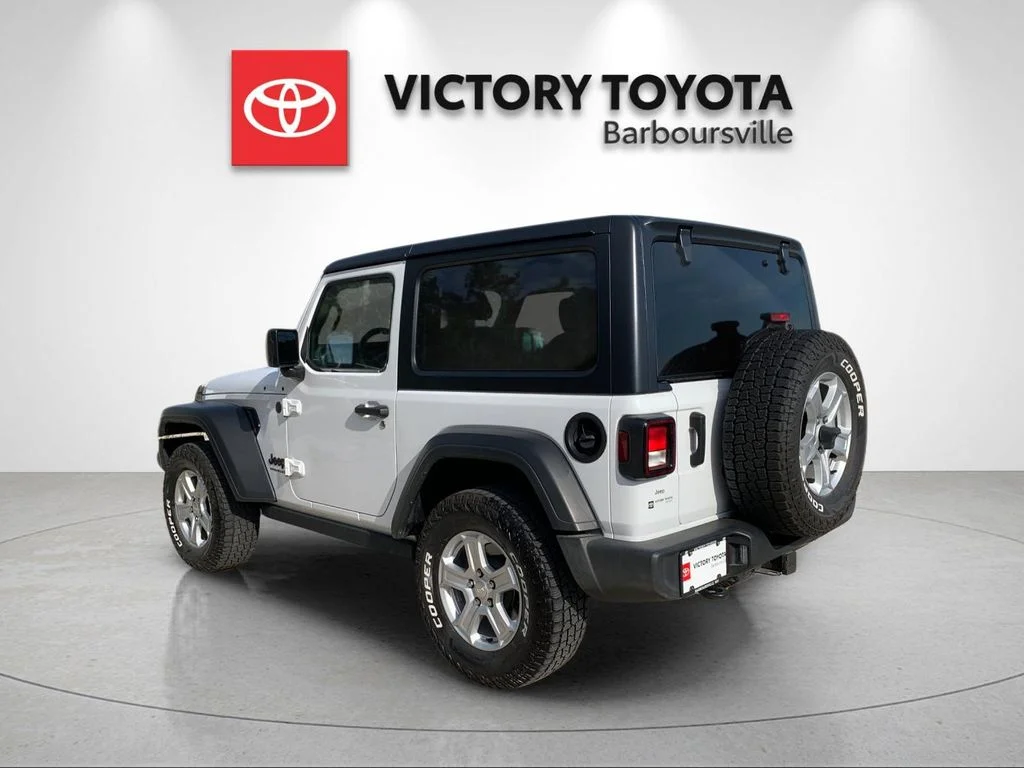 Used 2022 White Jeep Sport S image 3