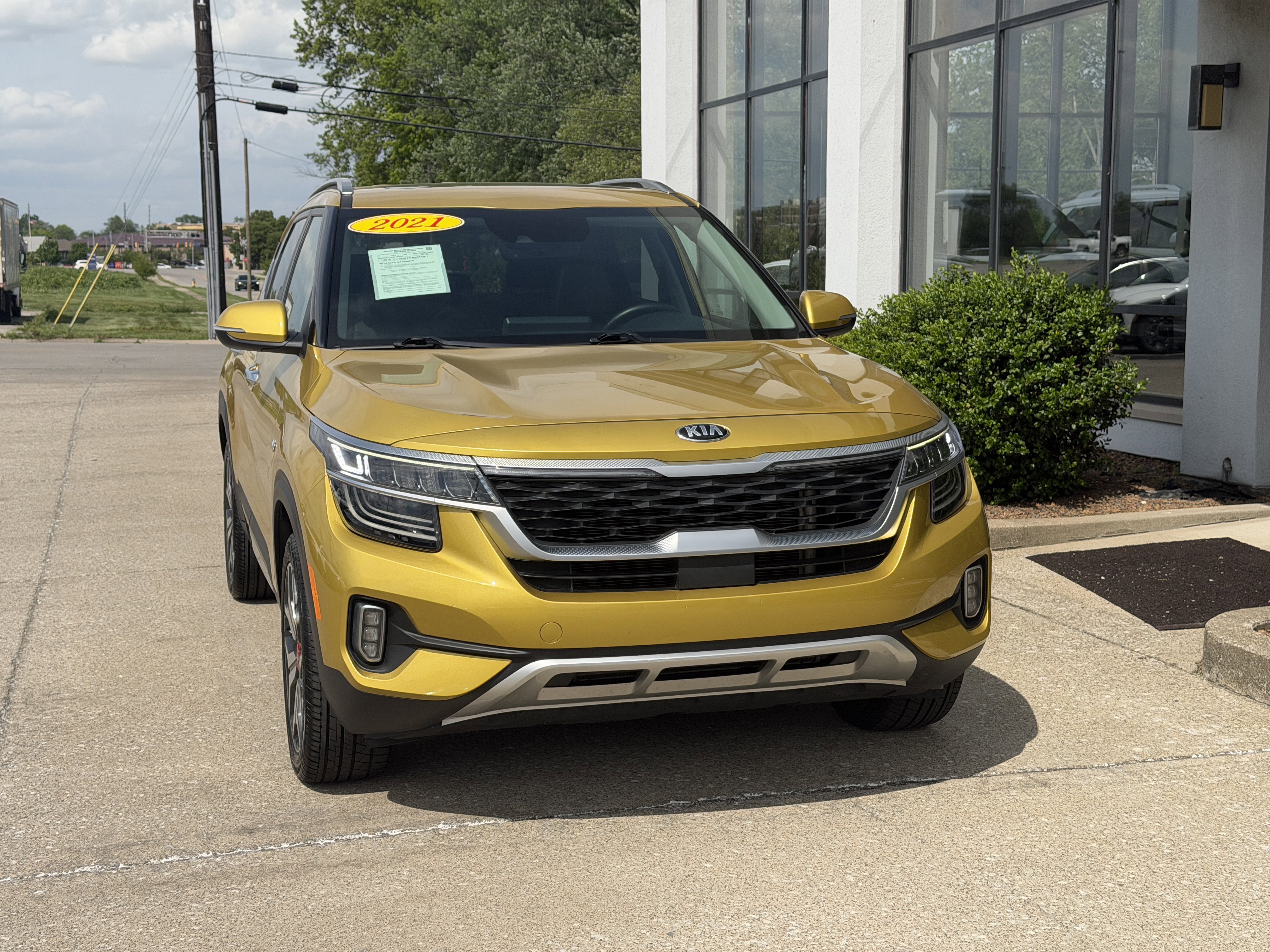 Used 2021 Starbright Yellow Kia SX image 18