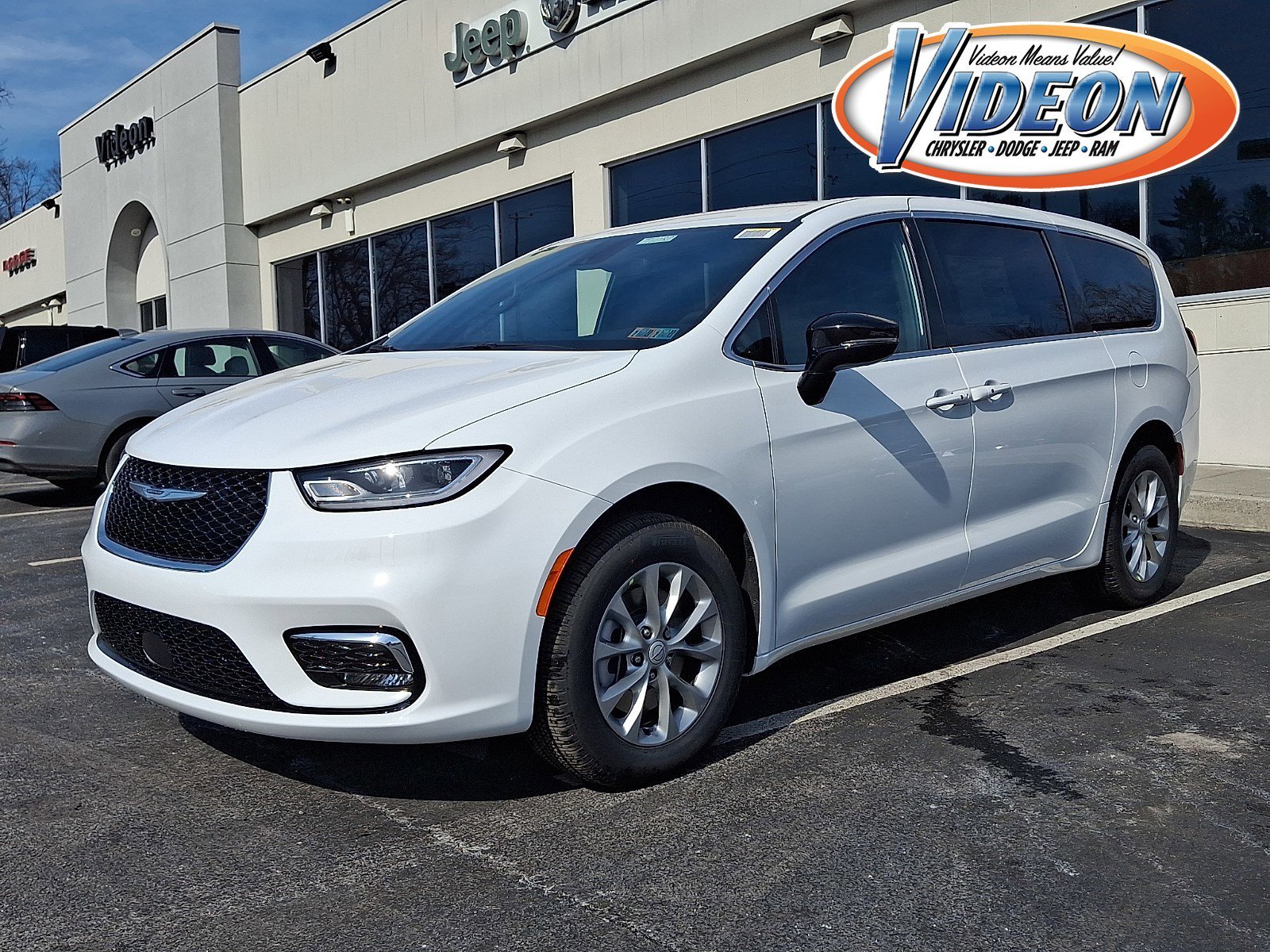 2026 Chrysler Pacifica Select AWD's photo