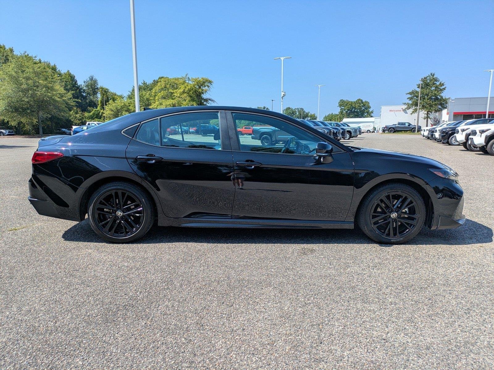 Used 2025  Toyota SE image 3